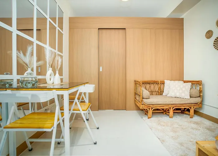 Boho Makati W/ Wi-fi + Workspace | Red Apartment Manila