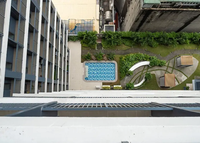 Boho Makati W/ Wi-fi + Workspace | Red *