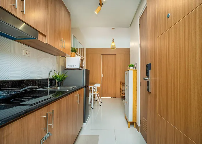 Apartment Boho Makati W/ Wi-fi + Workspace | Red *