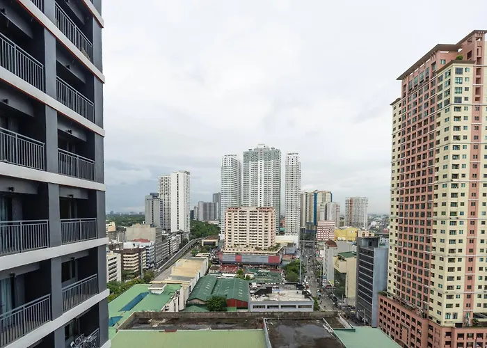 Apartment Boho Makati W/ Wi-fi + Workspace | Red