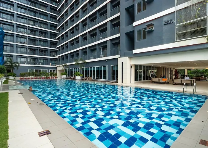 Apartment Boho Makati W/ Wi-fi + Workspace | Red Manila