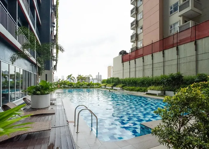 Apartment Boho Makati W/ Wi-fi + Workspace | Red Manila