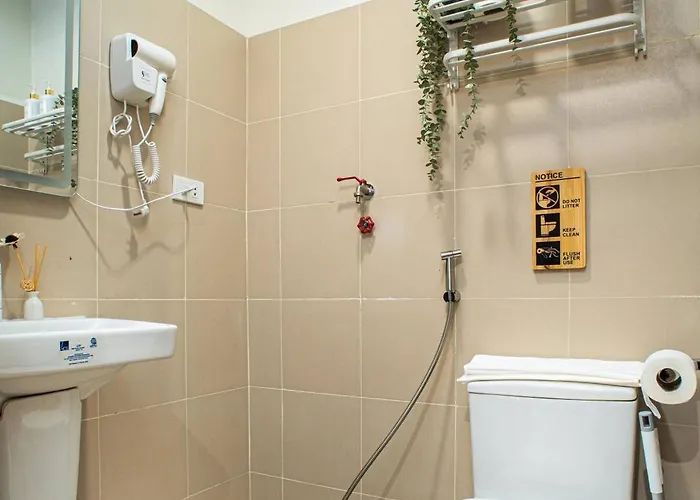 Boho Makati W/ Wi-fi + Workspace | Red Apartment *