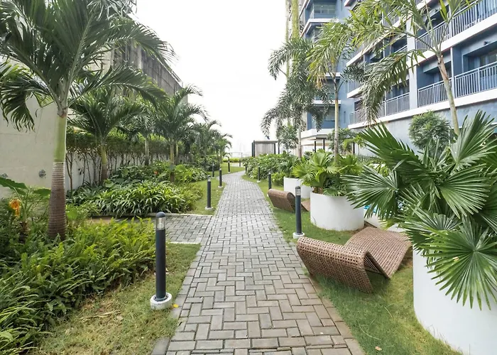 Boho Makati W/ Wi-fi + Workspace | Red Apartment Manila