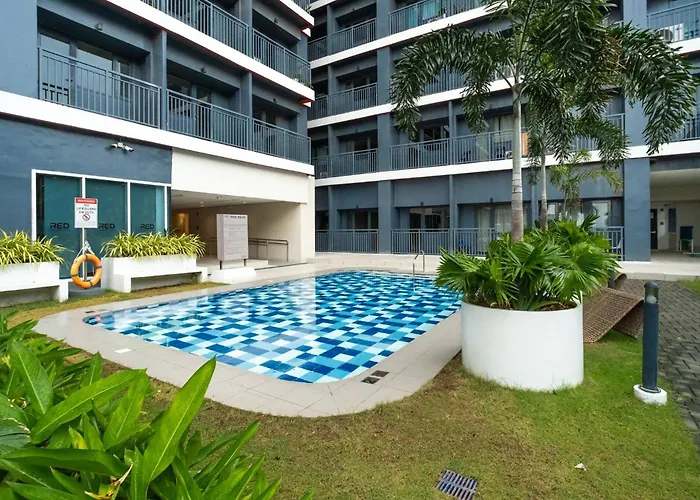 Boho Makati W/ Wi-fi + Workspace | Red Manila