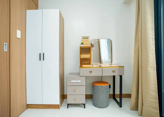 Boho Makati W/ Wi-fi + Workspace | Red Manila