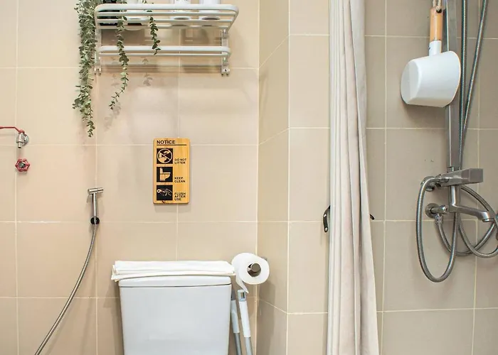 Apartment Boho Makati W/ Wi-fi + Workspace | Red