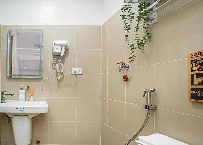 Boho Makati W/ Wi-fi + Workspace | Red Apartment Manila