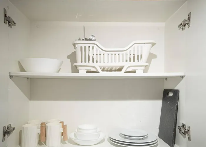 Apartment Boho Makati W/ Wi-fi + Workspace | Red *